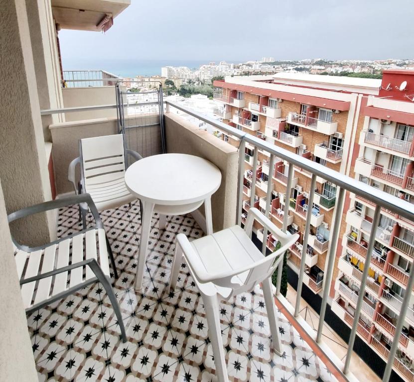 Modern 1 Bedroom Apartment Seaview & Mountain View - 2