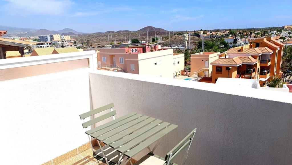 bright suite with private entrance and balcony - 4