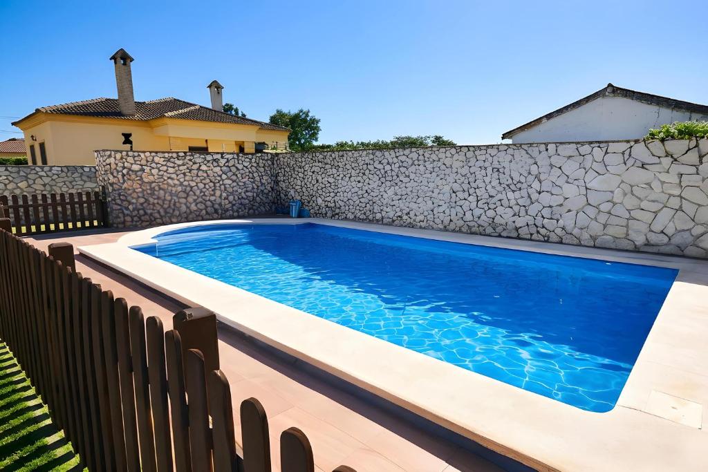 Chalet Piscina Privada Aire acondicionado Agua salada y vallada solo alquilamos a familias - 1
