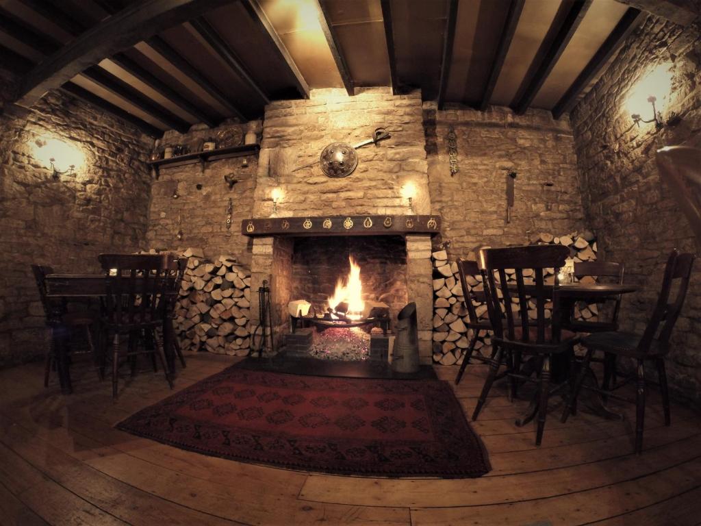 The Crown Inn, Frampton Mansell photo 6