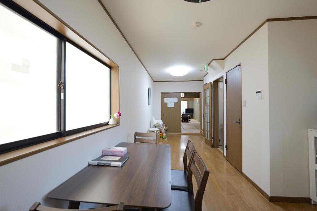 Guest House TIHARU 6bedrooms12people max and Straight to USJ and Near the hot spring