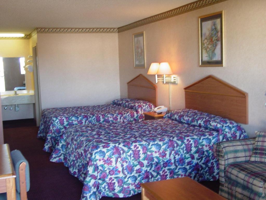 Garden Inn & Suites photo