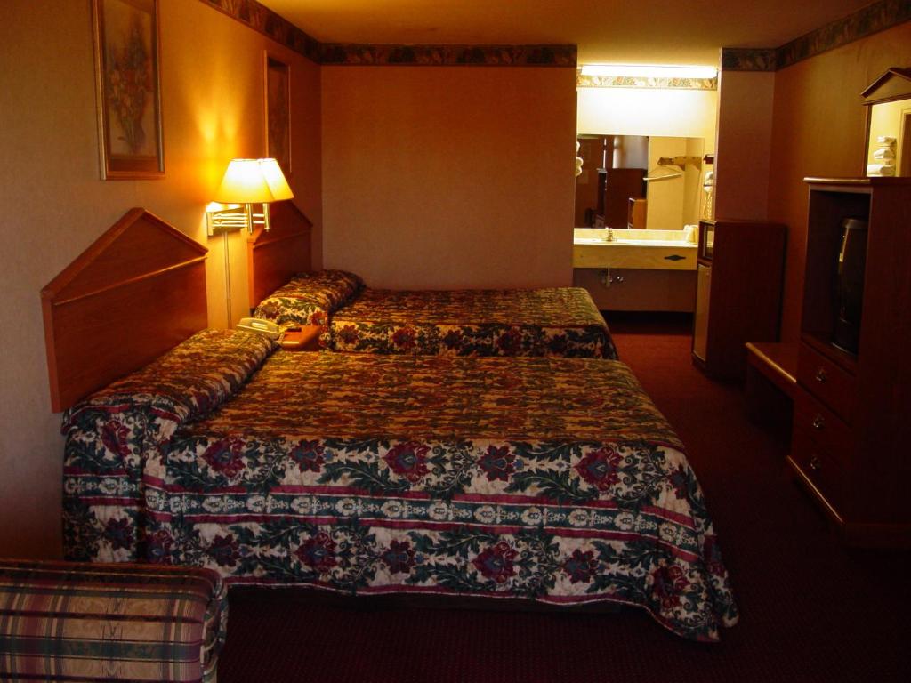 Garden Inn & Suites photo