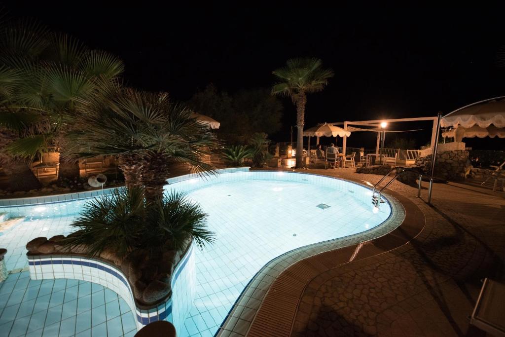 Baia del Godano Resort & Spa — Basen in Ricadi, Kalabria
