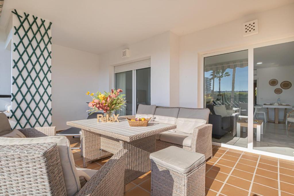 Mi Capricho Modern Sunshine - Happy Rentals - 2