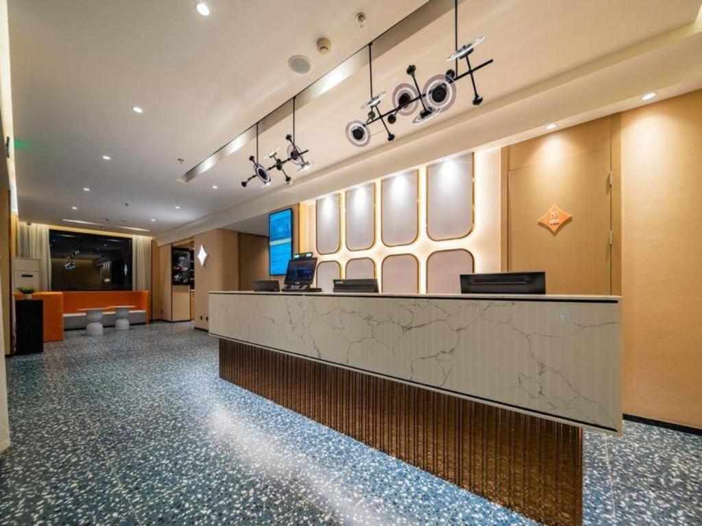 Front desk [24-hour]