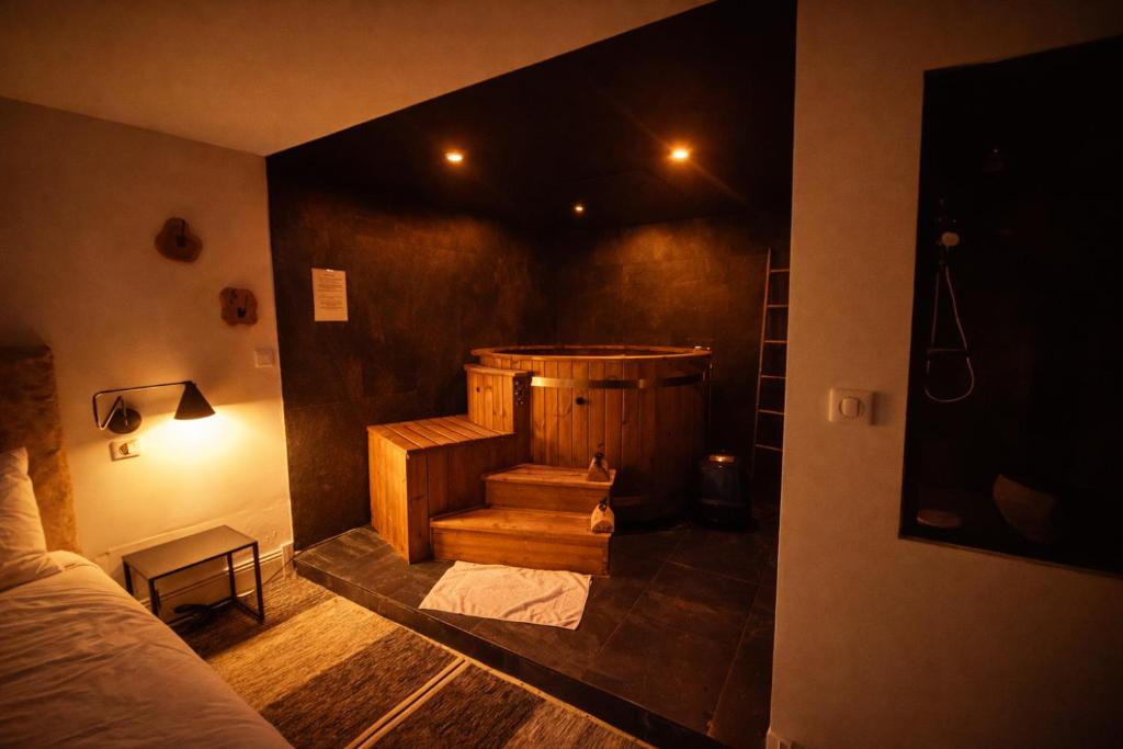 Suite premium Polaire, Jacuzzi & Cinéma - 3