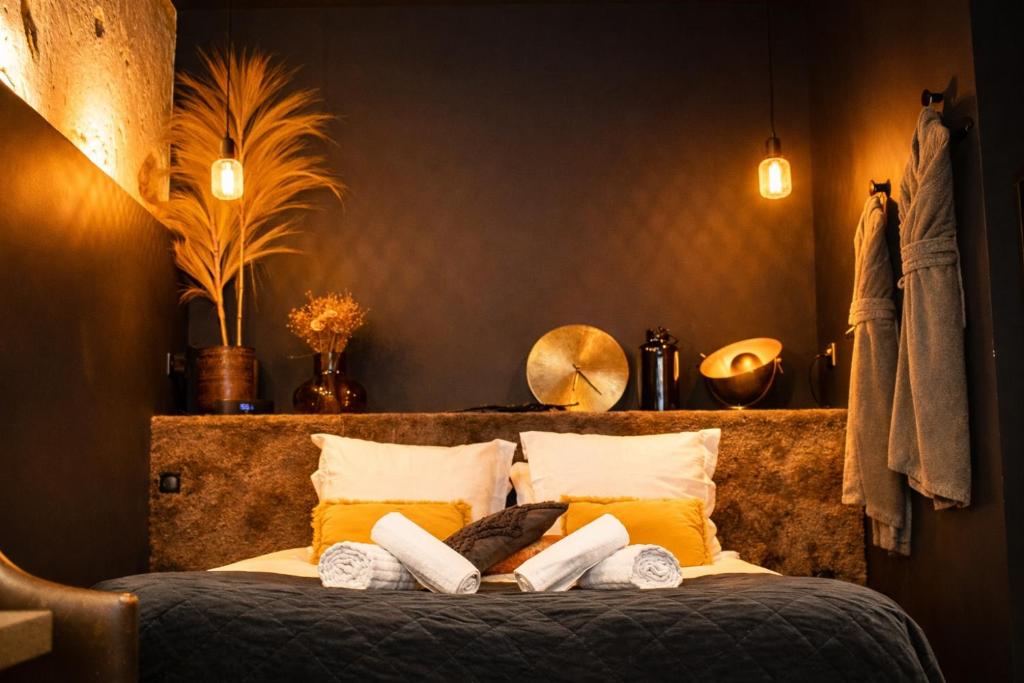 Suite premium Dark, Jacuzzi & Cinéma - 5