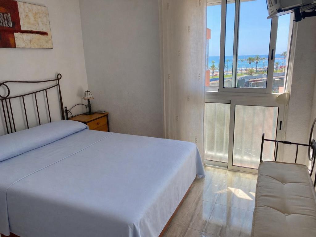 SUN AND BEACH LOVER LA PINEDA XXX - 3