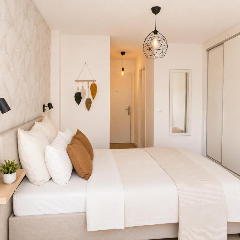 Torremolinos Chic Studio- Pool & Beach - 3
