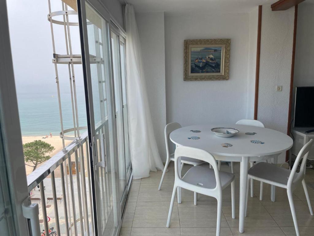 Apartamento con vistas laterales al mar en Platja - 1