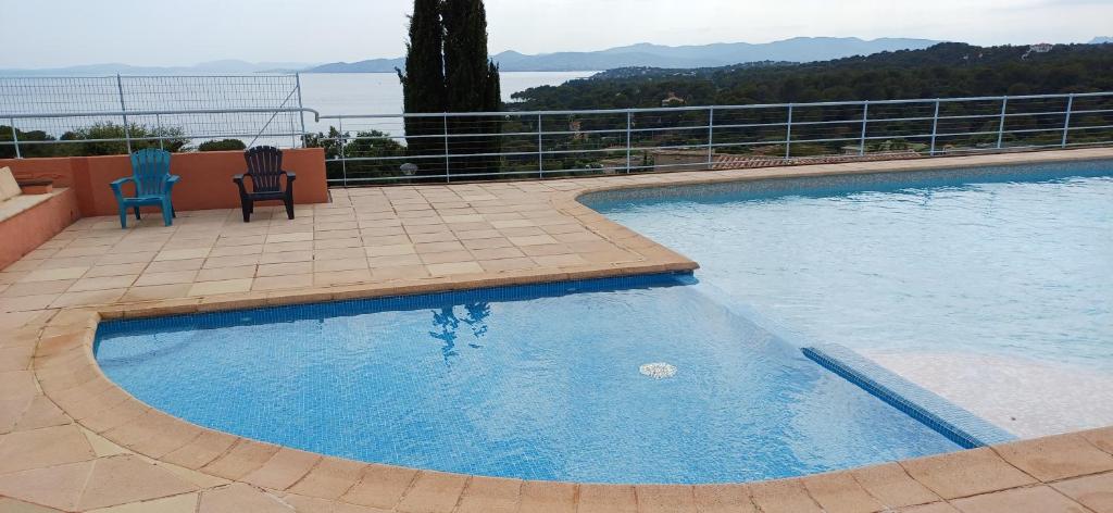 Tous à la piscine au BELVEDERE vue mer - 1