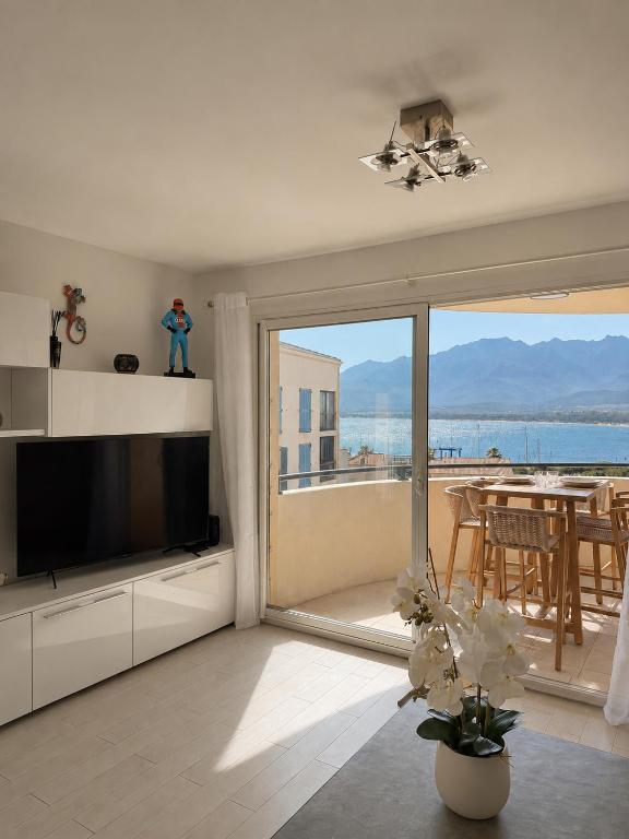 Terrasse vue mer et montagne – Calvi centre et plage - 4