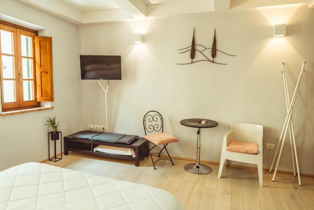 Guesthouse Via Di Gracciano - Adults Only - 4