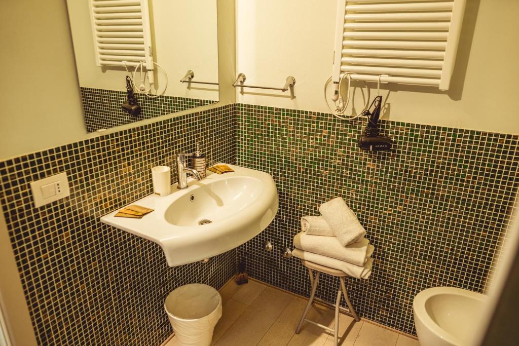 Guesthouse Via Di Gracciano - Adults Only - 5