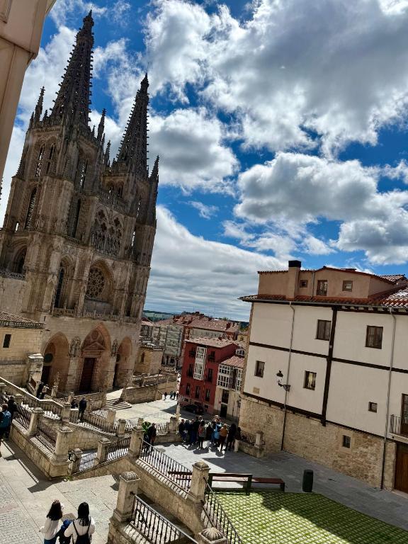 AtuaireHome Puerta a la Catedral de Burgos - 1