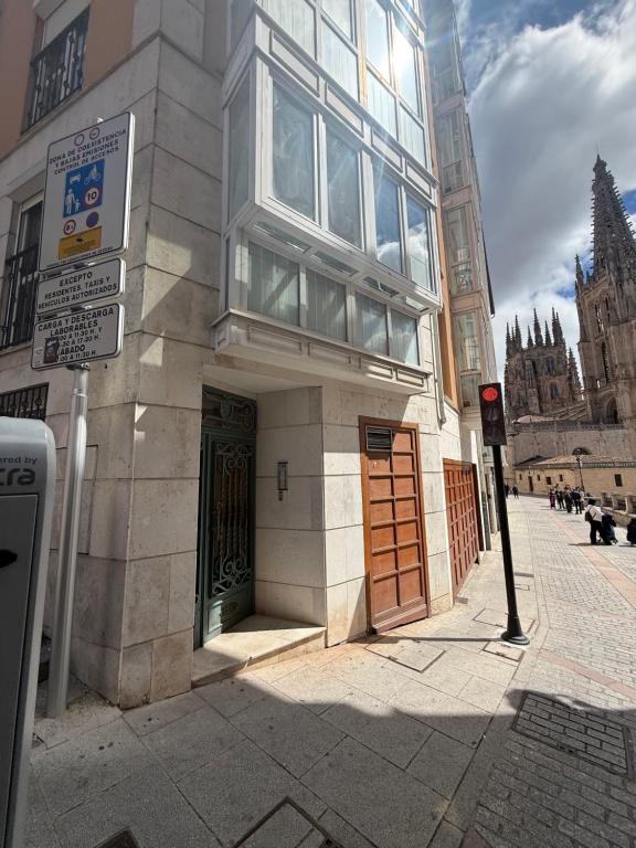 AtuaireHome Puerta a la Catedral de Burgos - 5