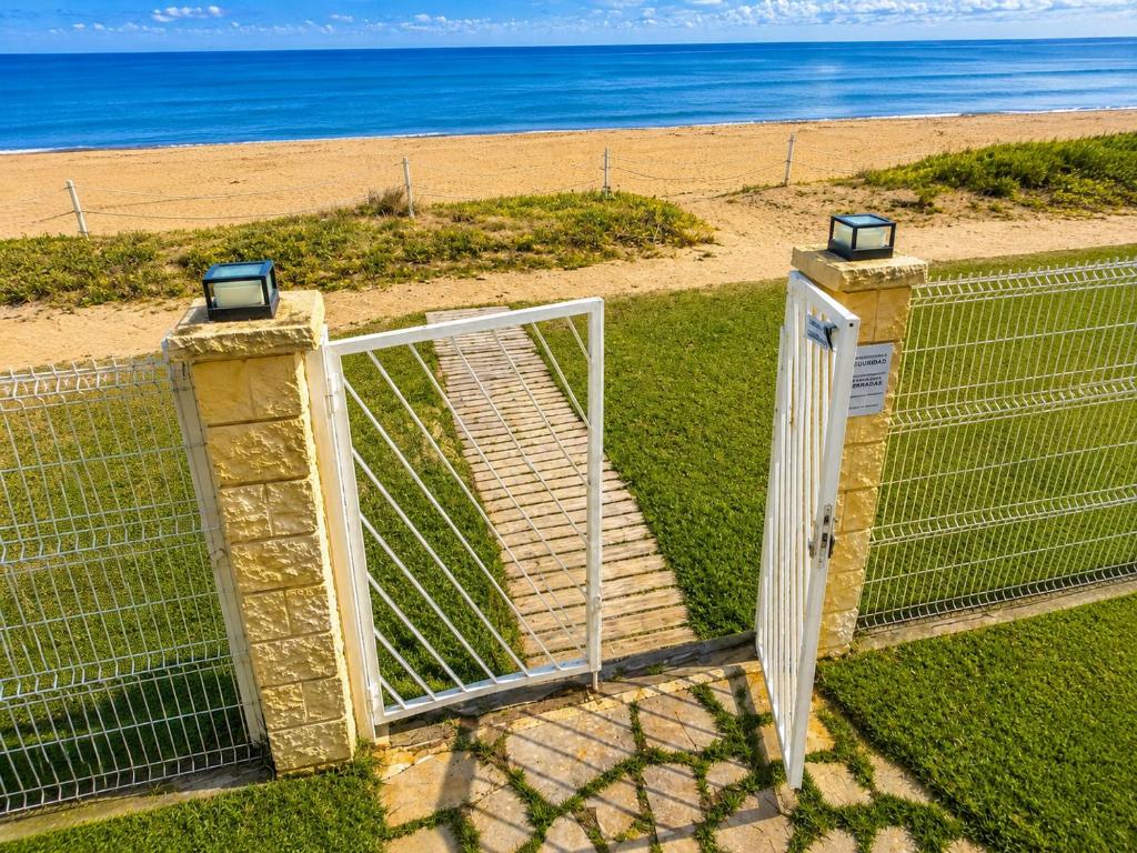 Apartamento Caleta en Dénia primera línea con pista de pádel, piscina y vistas al mar by Family Homes Rentals - 1