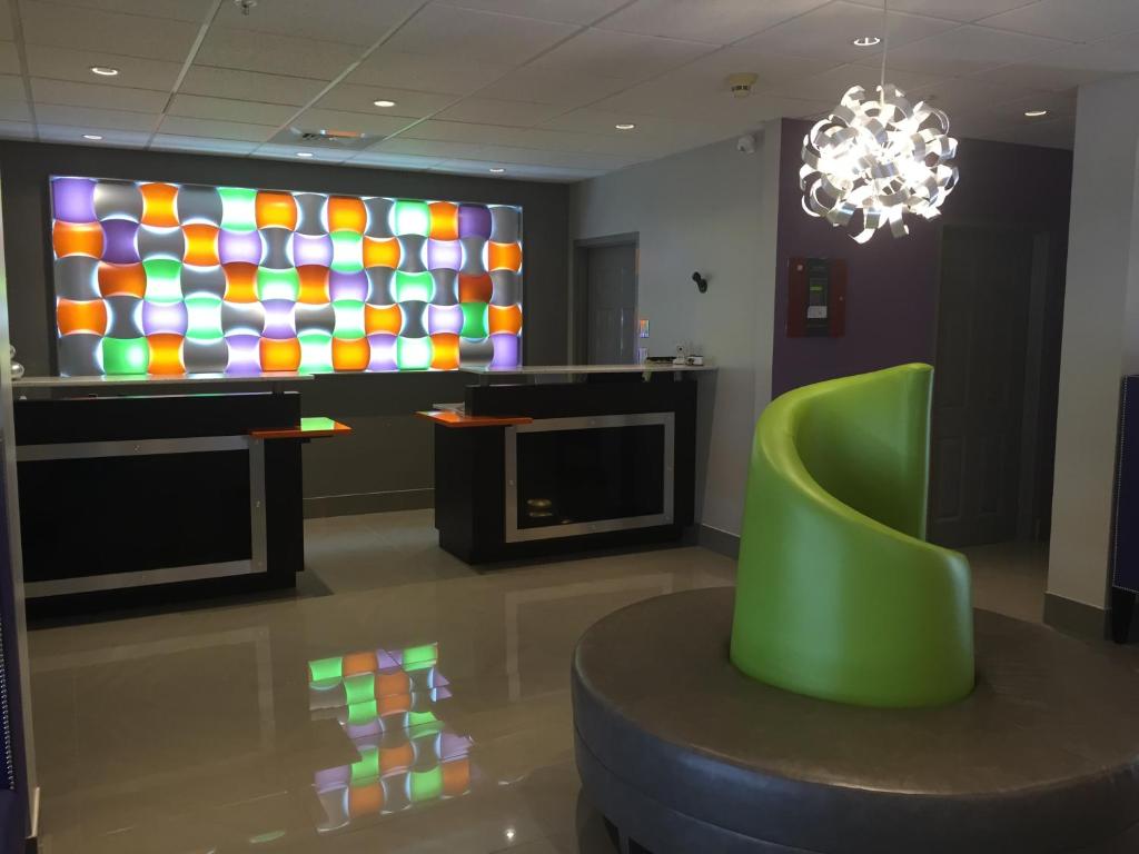 Days Inn & Suites by Wyndham Bonita Springs North Naples photo