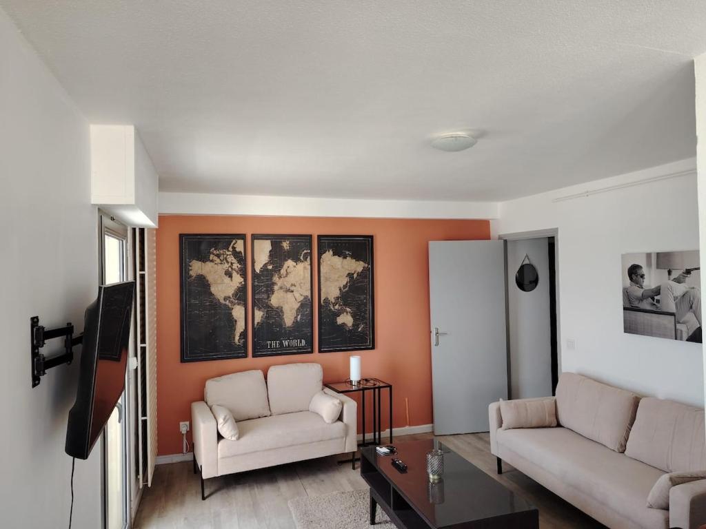Seafront apartment and private parking - 3