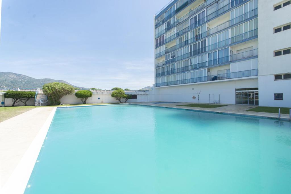 WELCS APARTAMENTO 375 EMP con piscina y parking - 1