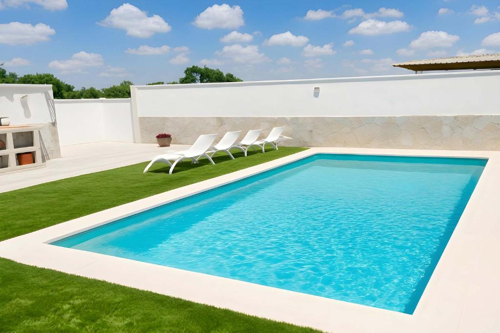 Casa con piscina privada zona de barbacoa y porche estilo bar ideal para relajarse y disfrutar al aire libre - 1