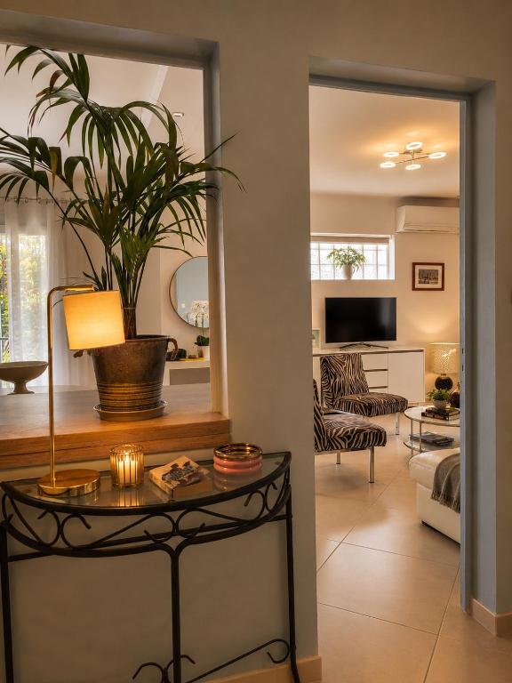 Bas de villa Lola avec piscine - 4