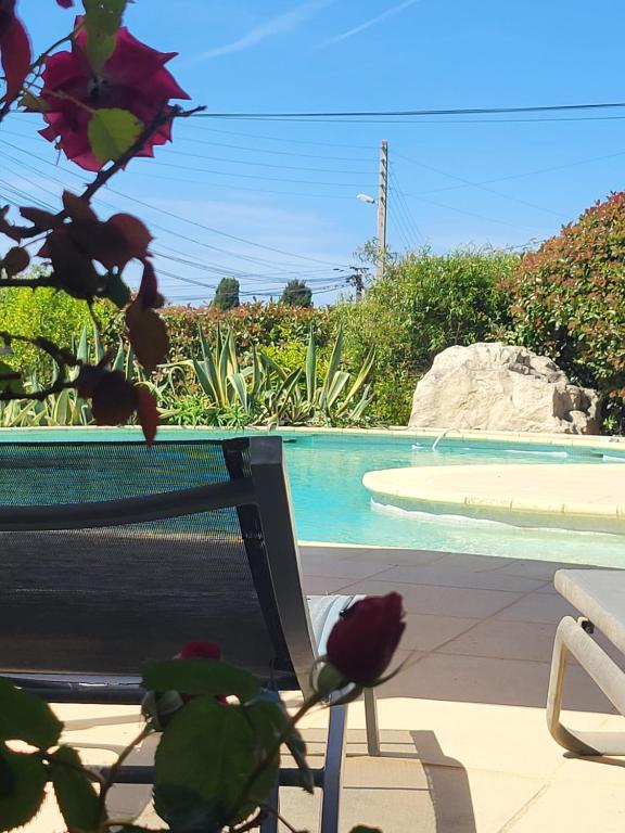 Bas de villa Lola avec piscine - 3