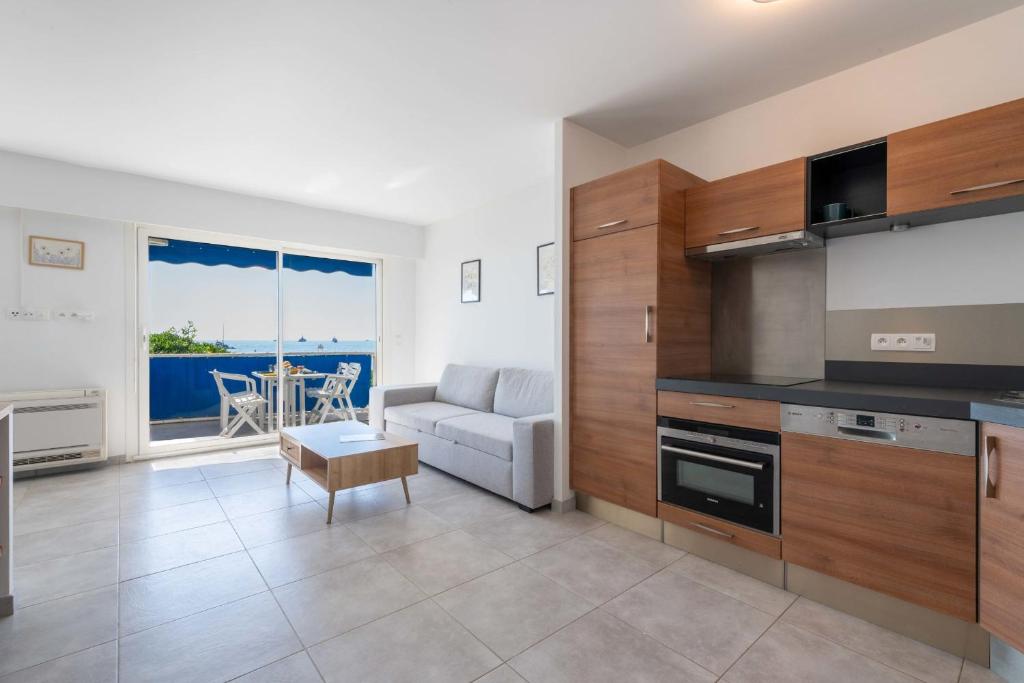 2-Br Seafront Apartment in Cannes - 3