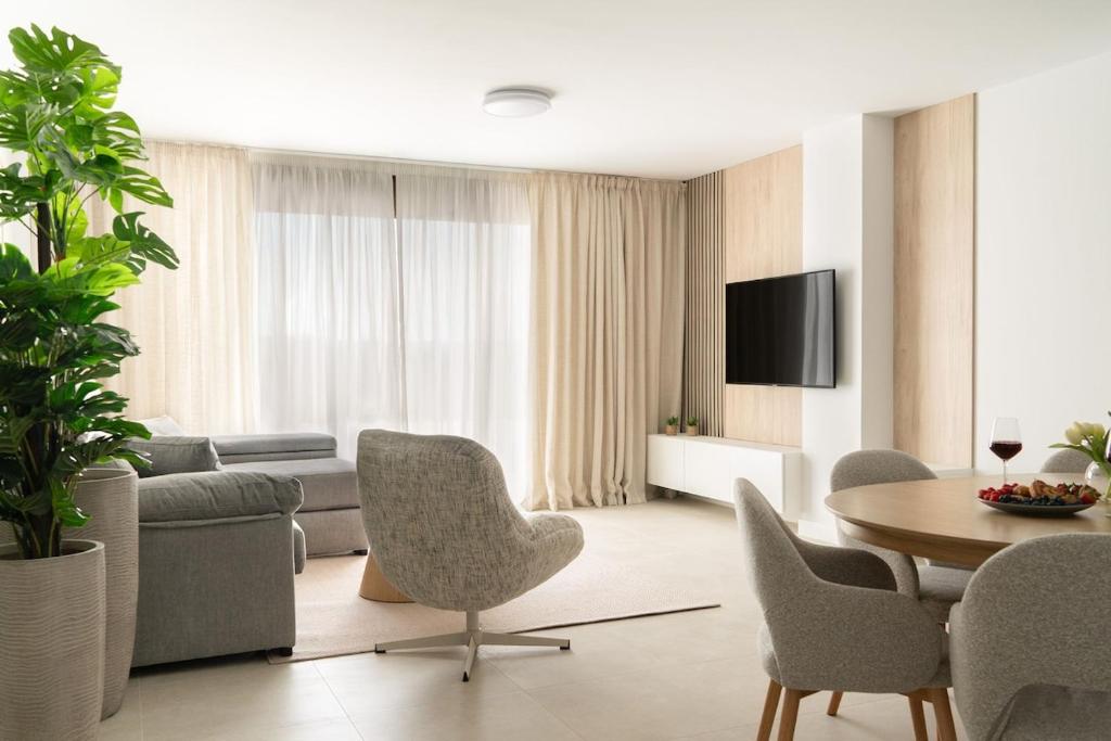 Seaside Family Apartment Estepona - 1