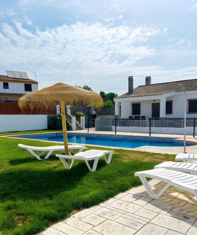 Chalet con piscina privada no aceptamos grupos de jovenes - 5