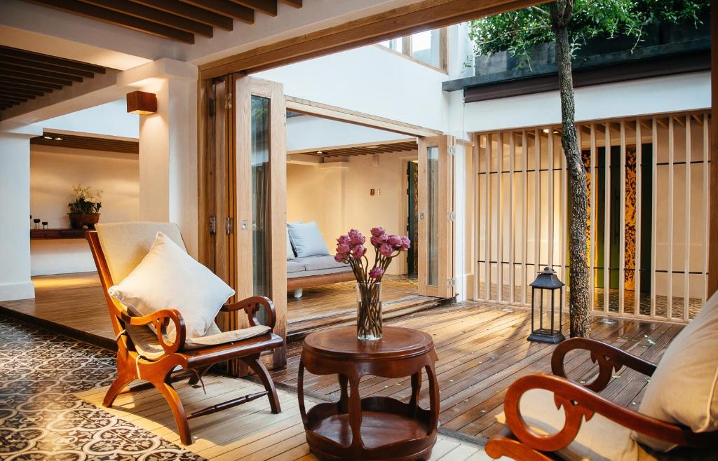 เฉวง รีเจนท์ บีช รีสอร์ต (Chaweng Regent Beach Resort)