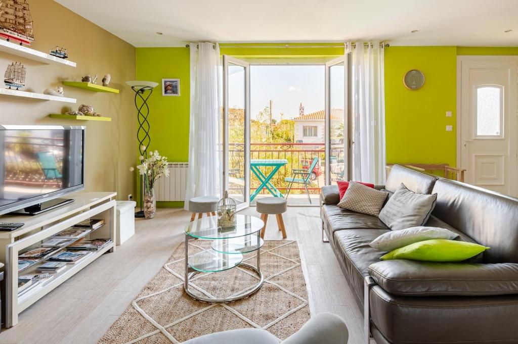 APPARTEMENT SPACIEUX et LUMINEUX AVEC GRAND GARAGE - 1