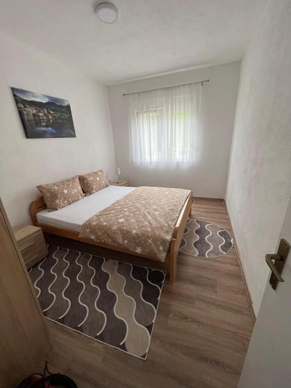 Višnja - 4