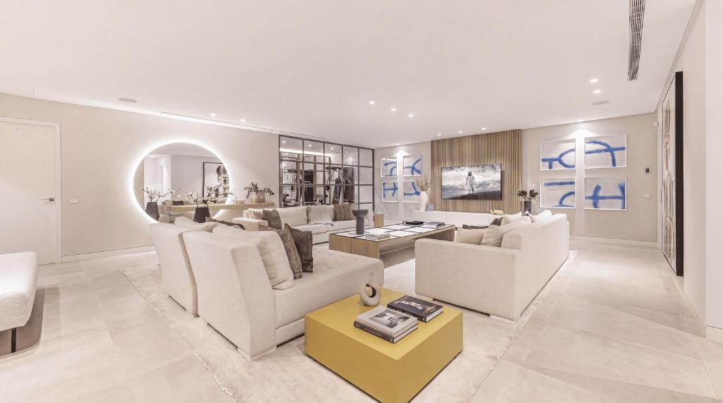 VACATION MARBELLA I Villa Almost Heaven, Private Heated Pool, Prime Location Golf Valley, Minutes to Puerto Banus, Hot Tub, GYM, World-Class Dining - 4