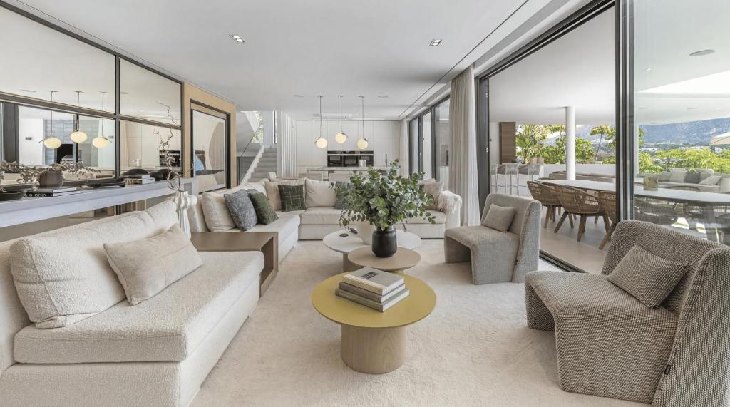 VACATION MARBELLA I Villa Almost Heaven, Private Heated Pool, Prime Location Golf Valley, Minutes to Puerto Banus, Hot Tub, GYM, World-Class Dining - 3