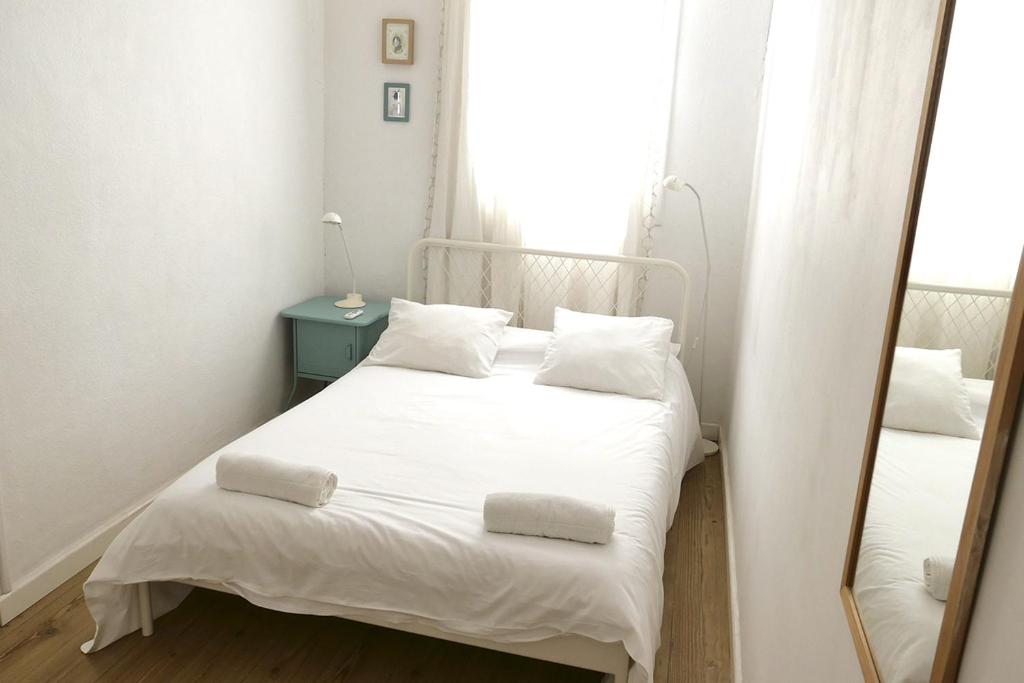 Bed and Beach Barcelona Apartments - 4