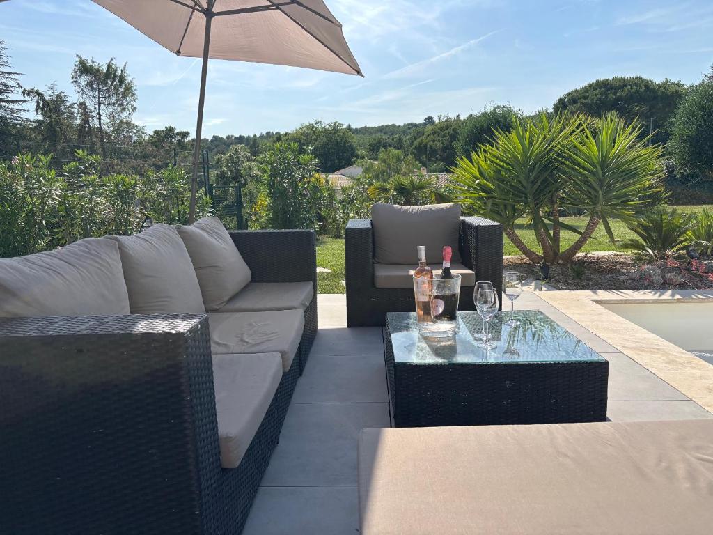 Air-conditioned villa with pool - 4 bedrooms - 4
