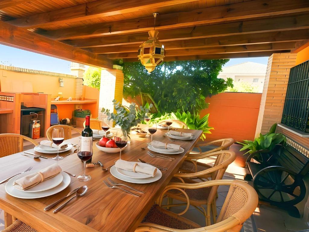 Chalet con piscina privada y amplio jardin SOLO ALQUILAMOS A FAMILIAS - 4