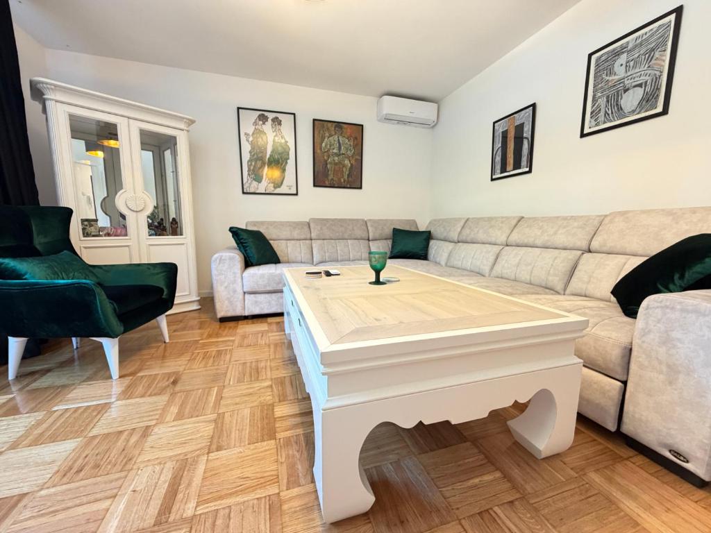 Bravo Apartment - with Garage Parking - 1