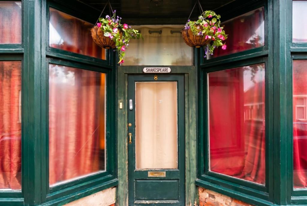 Vintage 2-Bed Flat with Free Parking, Measham photo 7