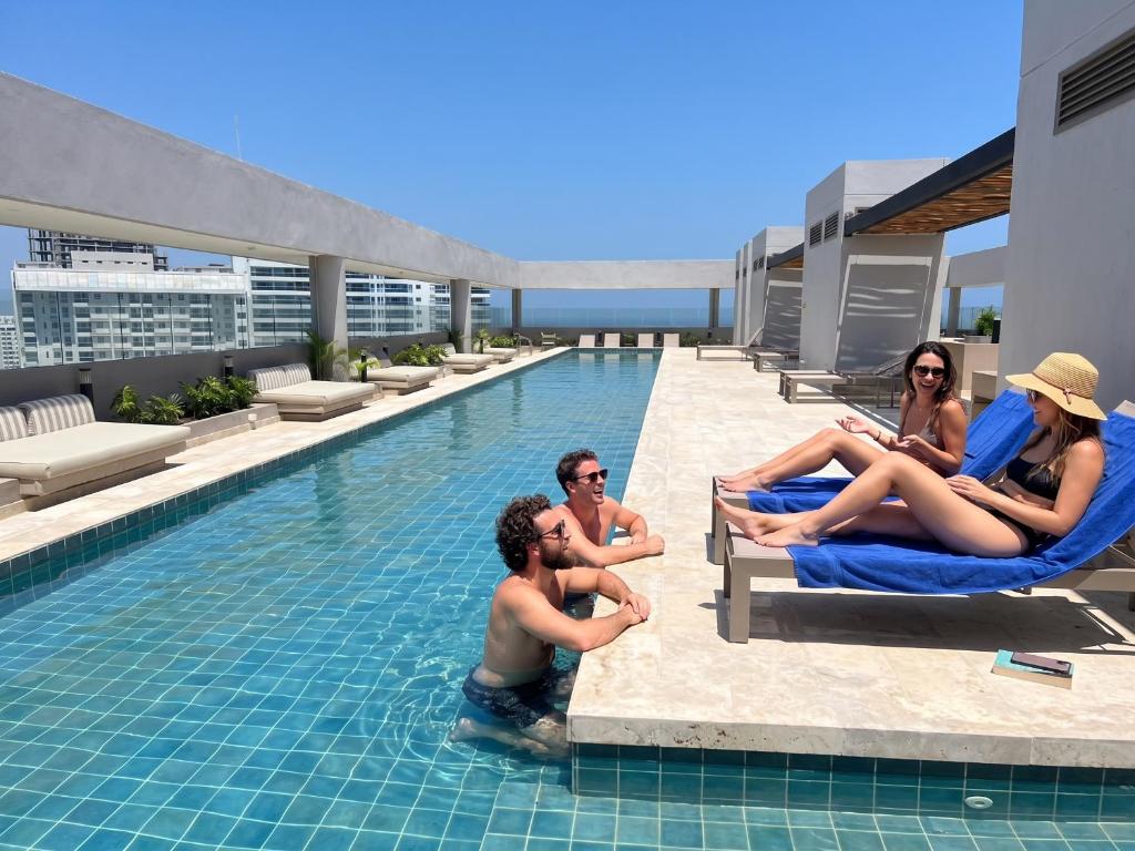 Relaxed atmosphere Rooftop & Pools - 1