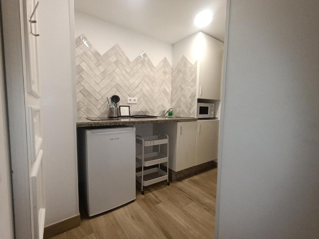 "Estudio con balcón" A 9 min en metro del centro de Sevilla - 2