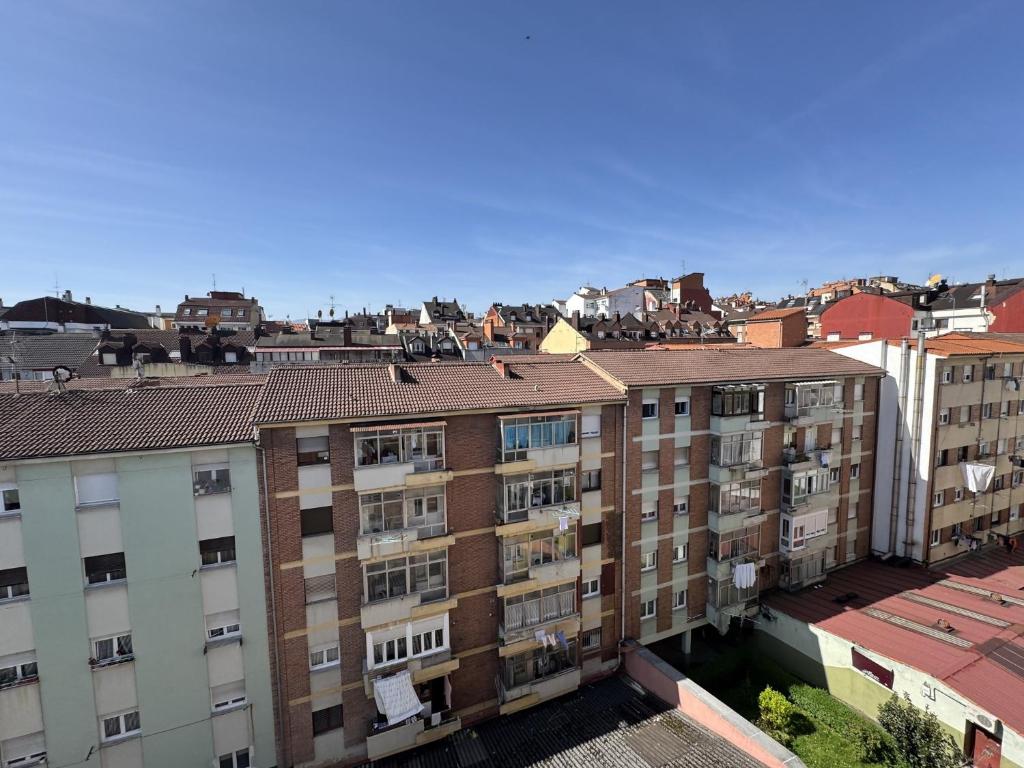 Oviedo desde el corazón de la ciudad VUT-6684-AS - 3