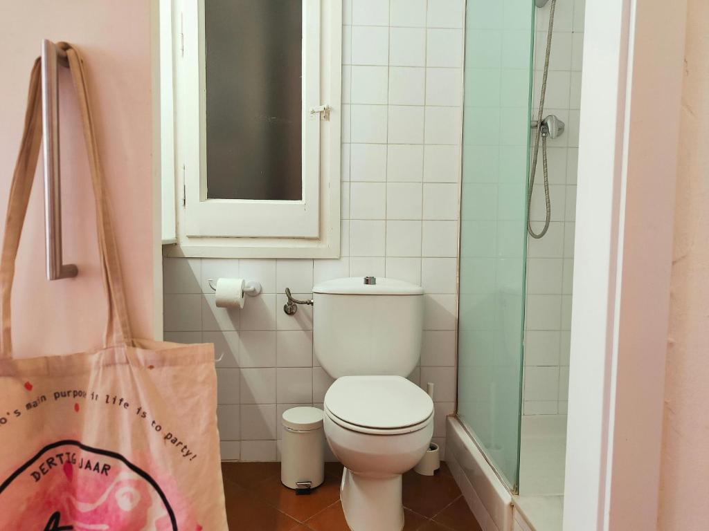 Cute 1 bedroom apt. Super central location. R.K - 2