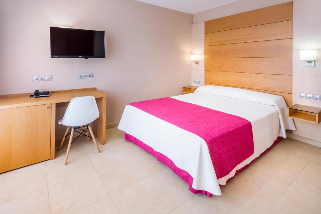 Mediterraneo Bay Hotel & Resort — Hotel rooms in Roquetas de Mar, Andalusia