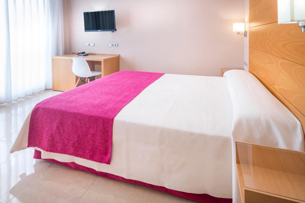 Mediterraneo Bay Hotel & Resort — Hotel rooms in Roquetas de Mar, Andalusia