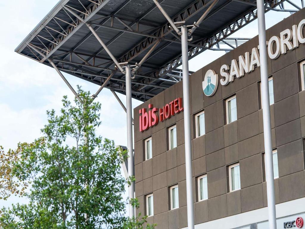 ibis Pilar - 2