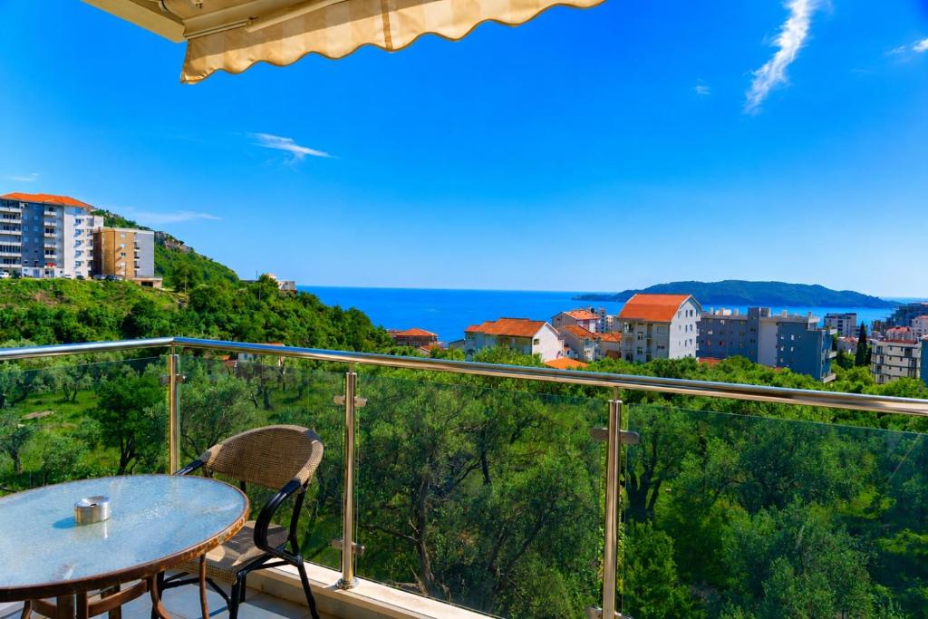 Sea View Olive Apartments - 1