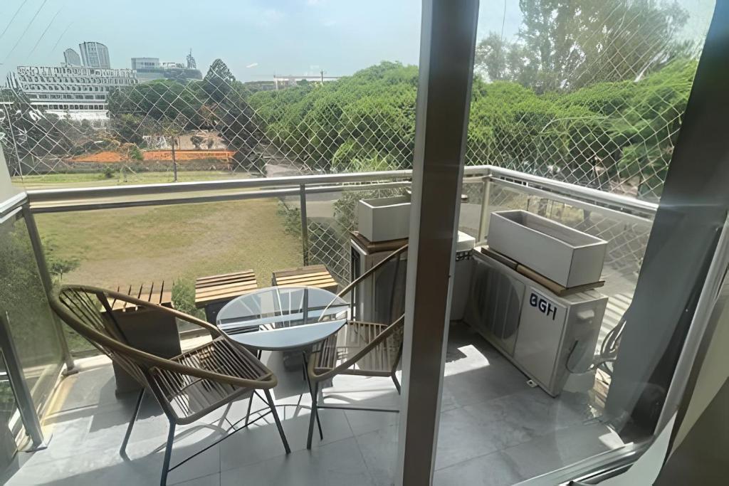 Espacioso 3BR y 2 Terrazas Cerca de Parques - 3